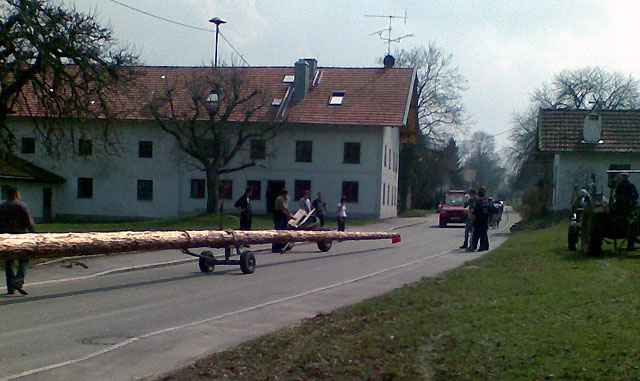 Begleitung des Maibaumtransports