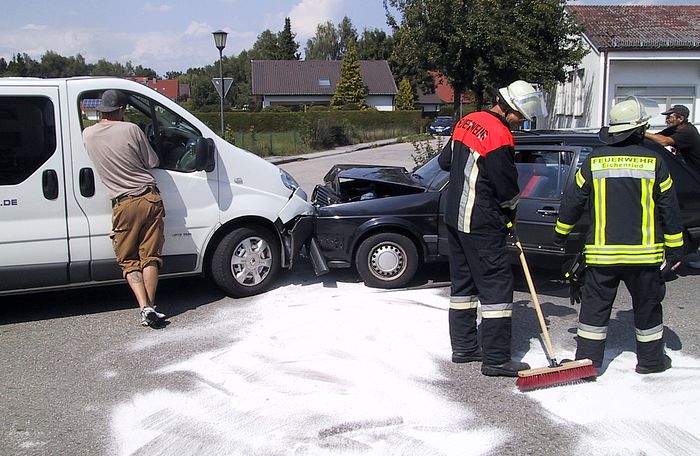 Frau erleidet Gesichtsfraktur bei Verkehrsunfall