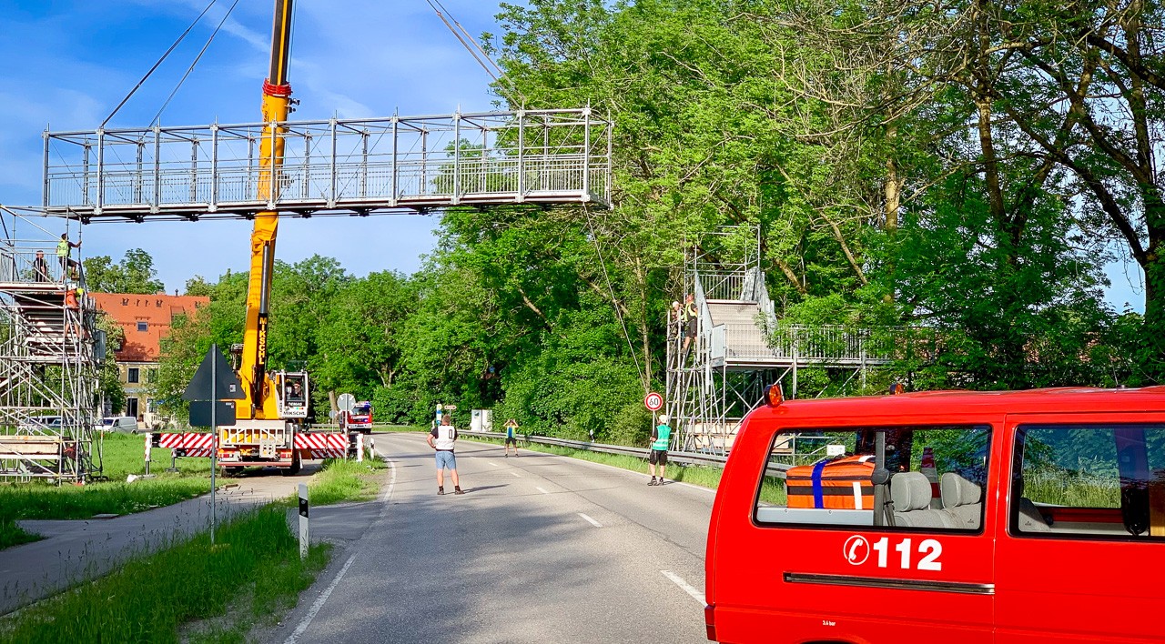 Aufbau Fußgängerbrücke