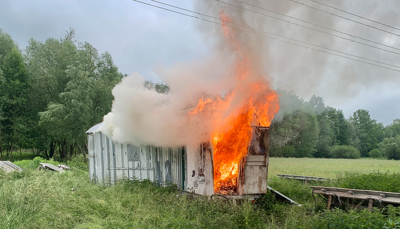 Wohncontainer im Vollbrand